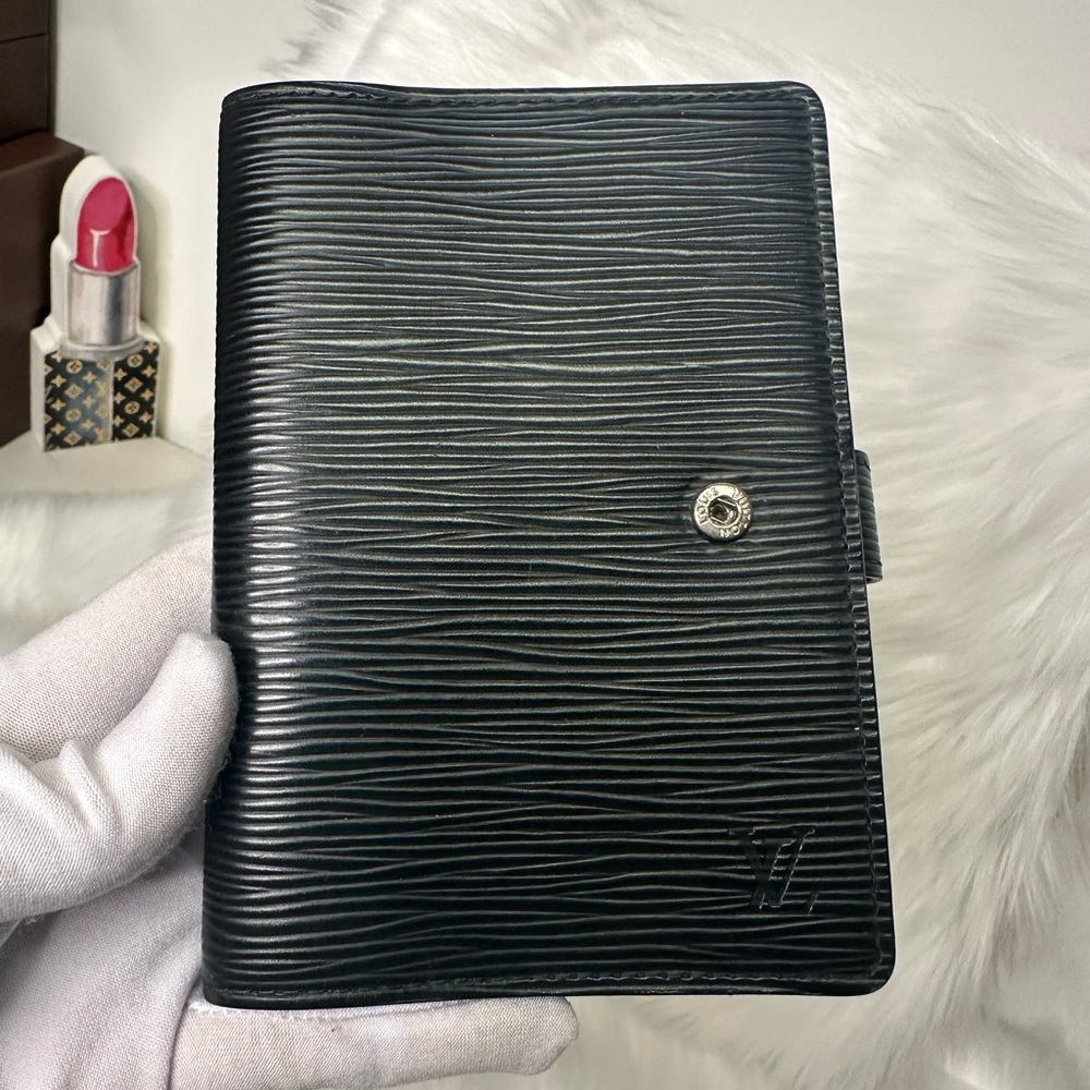 Louis Vuitton - Picture 14 of 17